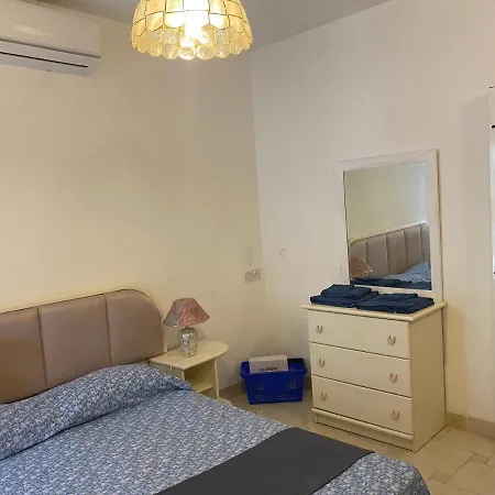 아파트 Sea Front At Bay, Malta!