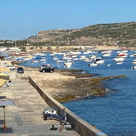 Sea Front At Bay, Malta! 아파트 멜리에하