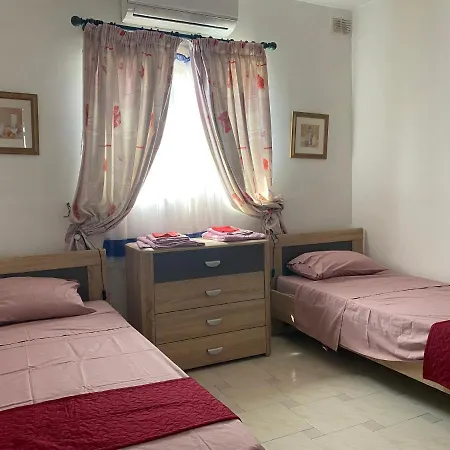 Sea Front At Bay, Malta! Apartmán
